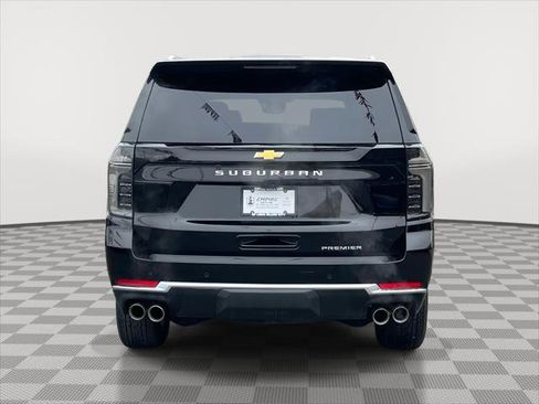 Used 2025 Chevrolet Suburban Premier image 6