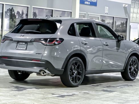 Used 2025 Honda HR-V Sport image 8