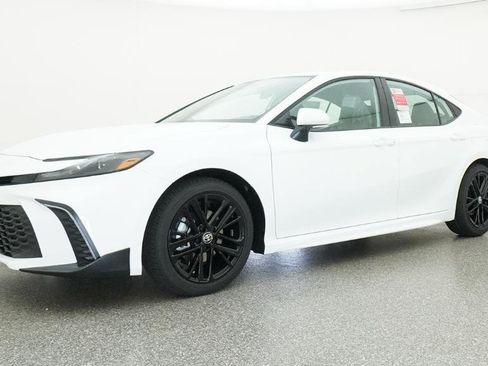 Used 2026 Toyota Camry SE FWD image 36