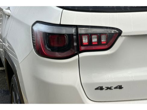 Used 2021 Jeep Compass Latitude image 28