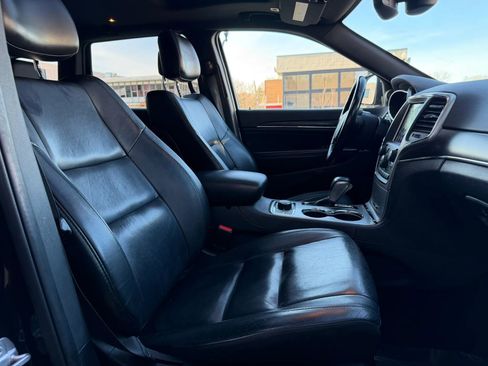 Used 2018 Jeep Grand Cherokee Limited image 16