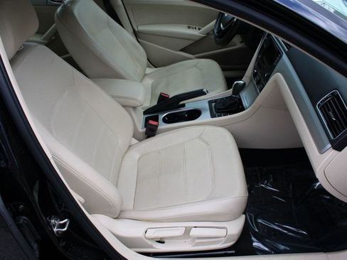 Used 2019 Volkswagen Passat 2.0T Wolfsburg w/ Wheels & Sunroof Package image 14