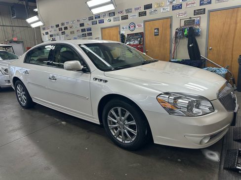 Used 2011 Buick Lucerne CXL image 3