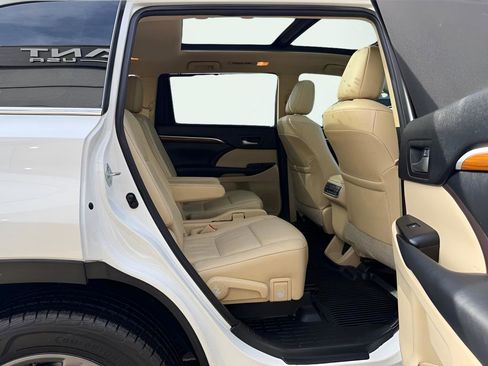 Used 2019 Toyota Highlander Limited Platinum image 29