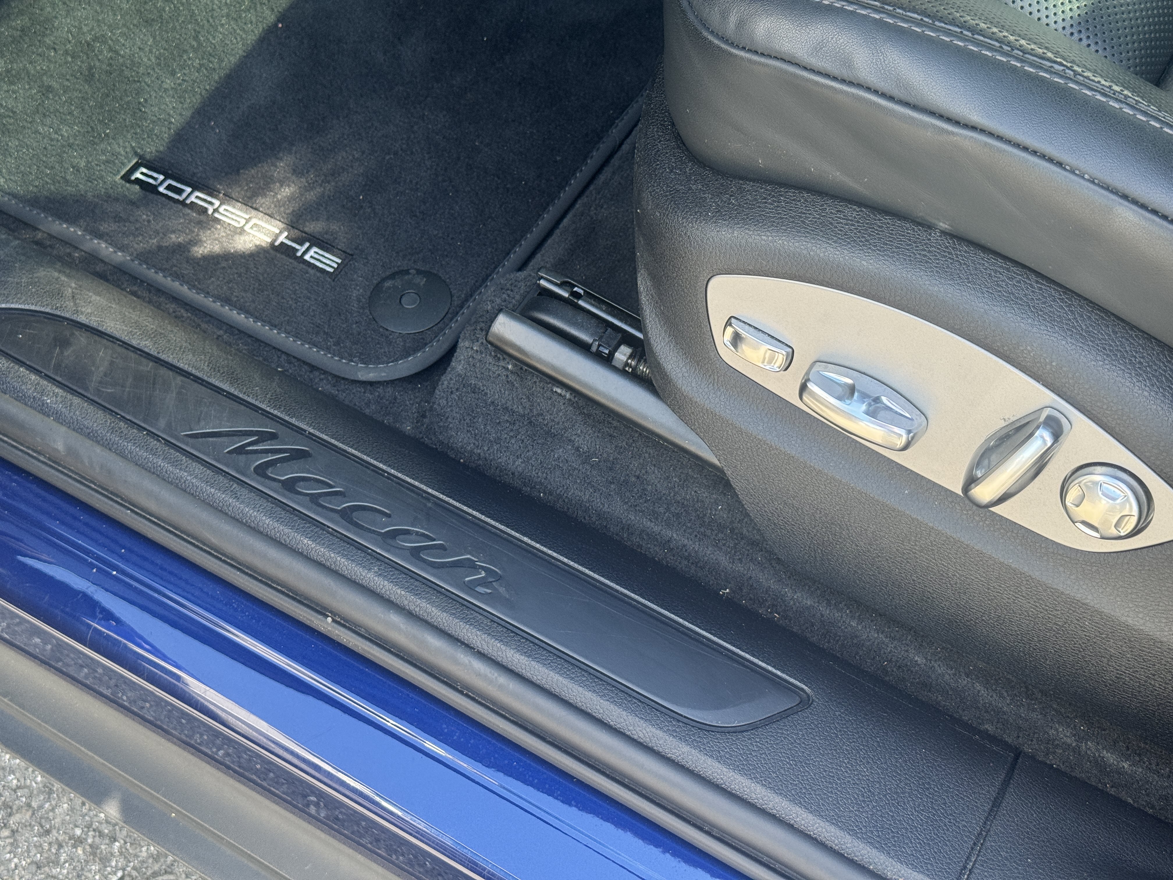 Certified 2023 Porsche Macan AWD/4WD image 25