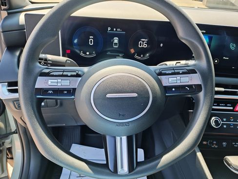 Used 2025 Hyundai Santa Cruz SE FWD image 17