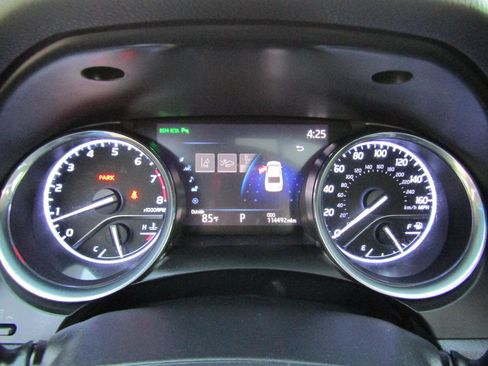 Used 2019 Toyota Camry XLE image 15