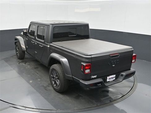 New 2025 Jeep Gladiator Sport image 30