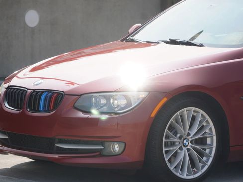 Used 2011 BMW 335i 335i Convertible 2D image 19