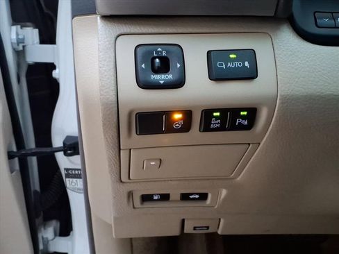 Used 2014 Lexus LS 460 w/ Comfort Package RWD image 16