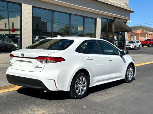 Used 2023 Toyota Corolla LE image 3