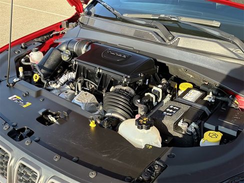 Used 2024 Jeep Compass Trailhawk w/ Trailhawk Elite Group image 9