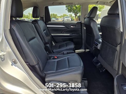 Used 2019 Toyota Highlander XLE AWD/4WD image 22