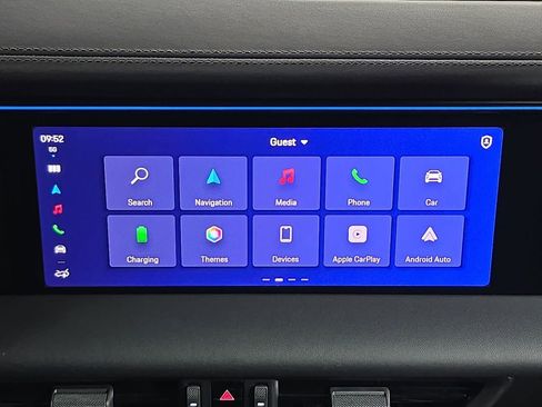 Certified 2025 Porsche Macan Turbo Electric AWD/4WD image 17