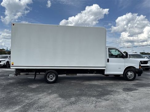 Used 2019 GMC Savana 3500 Extended image 4