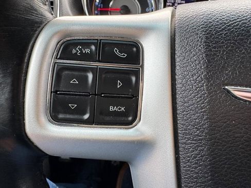 Used 2014 Chrysler Town & Country Touring FWD image 14