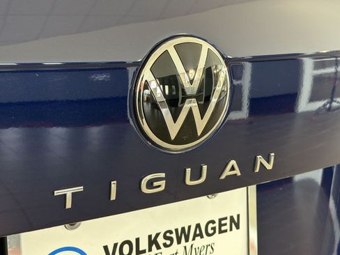 Used 2023 Volkswagen Tiguan SE w/ Panoramic Sunroof Package AWD/4WD image 32
