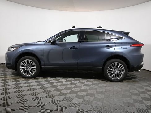 Used 2024 Toyota Venza XLE AWD/4WD image 2