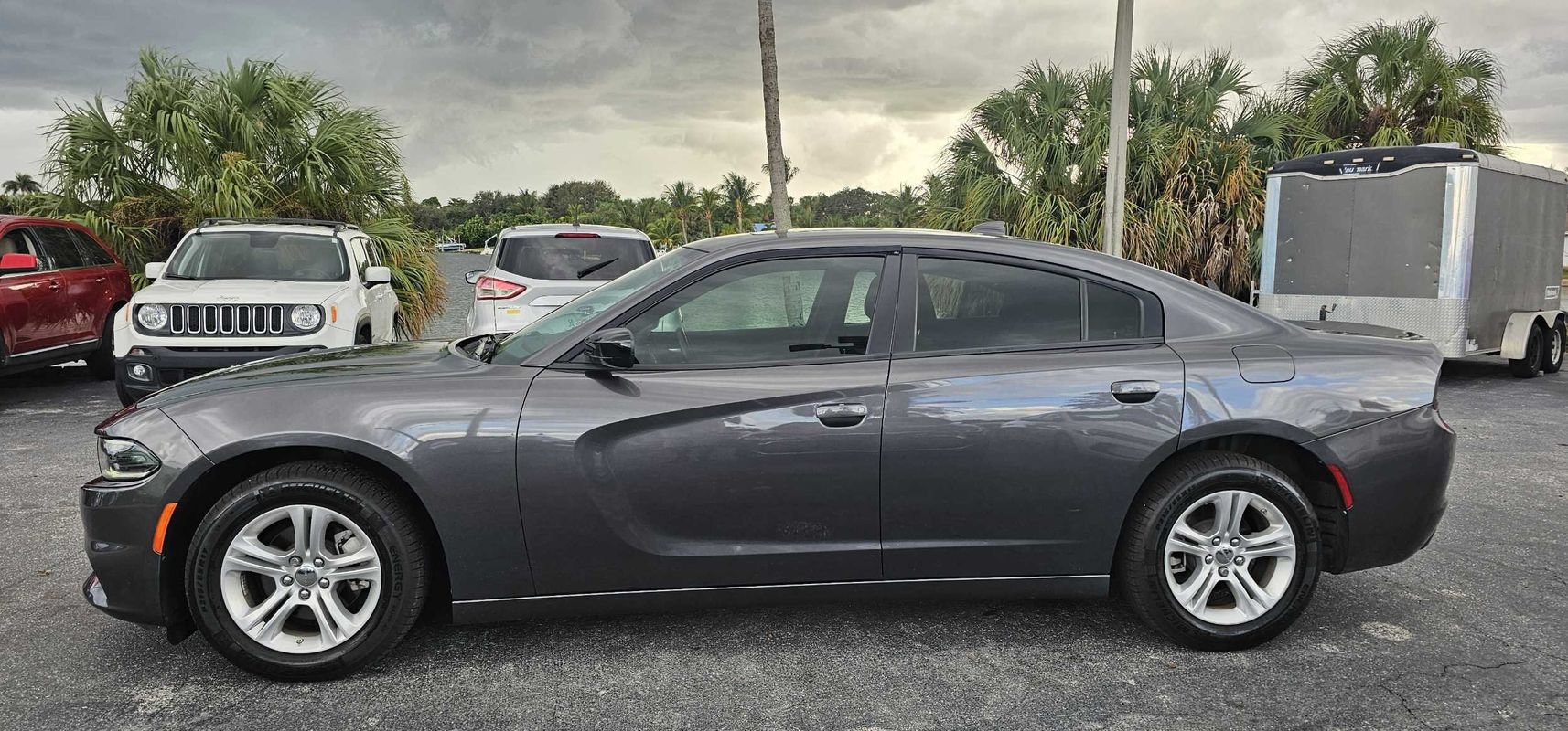 Used 2023 Dodge Charger SXT RWD image 2