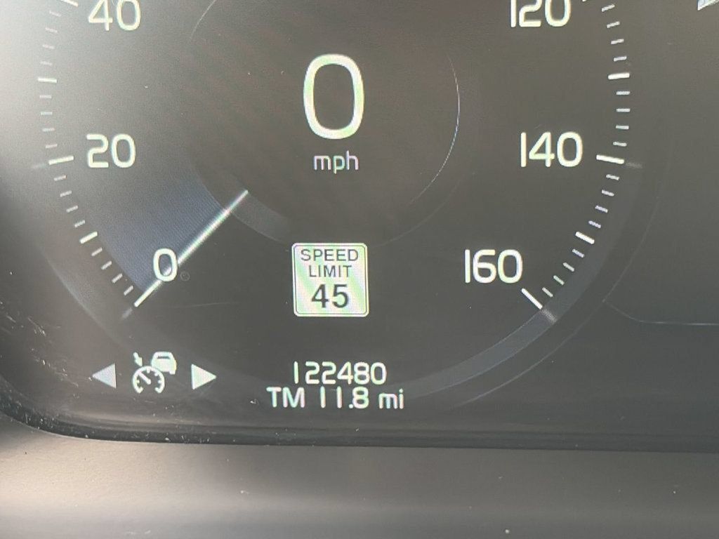 Used 2018 Volvo XC90 T6 Momentum w/ Convenience Package AWD/4WD image 16