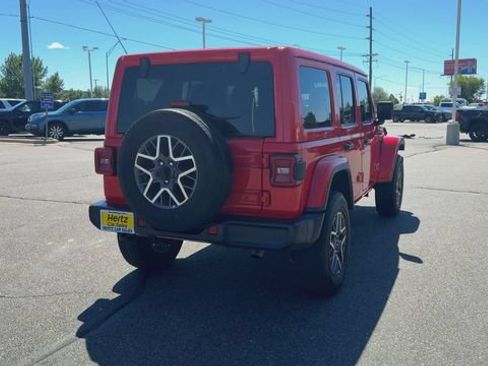 Used 2025 Jeep Wrangler Unlimited Sahara AWD/4WD image 8