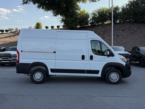 Used 2024 RAM ProMaster 2500 w/ Convenience Group FWD image 6