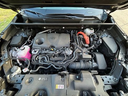 Certified 2025 Toyota RAV4 LE AWD/4WD image 12