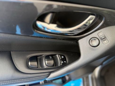 Used 2019 Nissan Rogue SV image 19