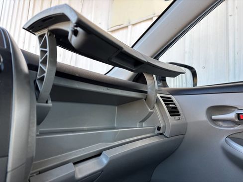 Used 2011 Toyota Corolla LE image 25