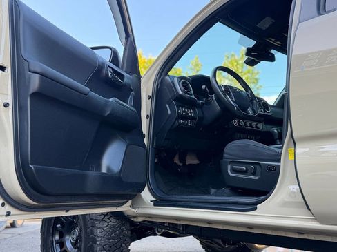 Used 2020 Toyota Tacoma TRD Off-Road w/ Technology Package AWD/4WD image 89