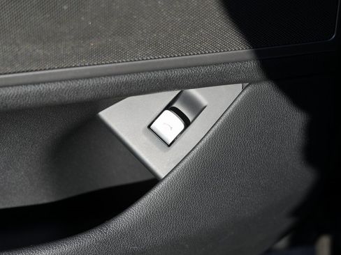 Used 2016 BMW 750i xDrive image 34