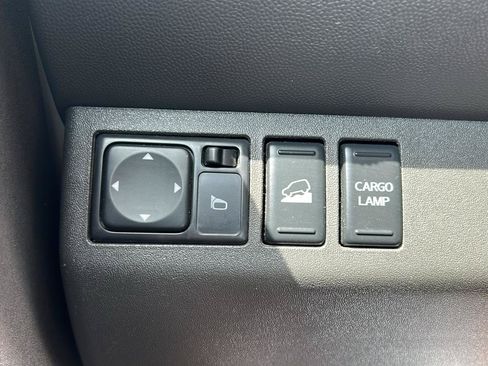 Used 2014 Nissan Frontier SV w/ SV Value Truck Package AWD/4WD image 9