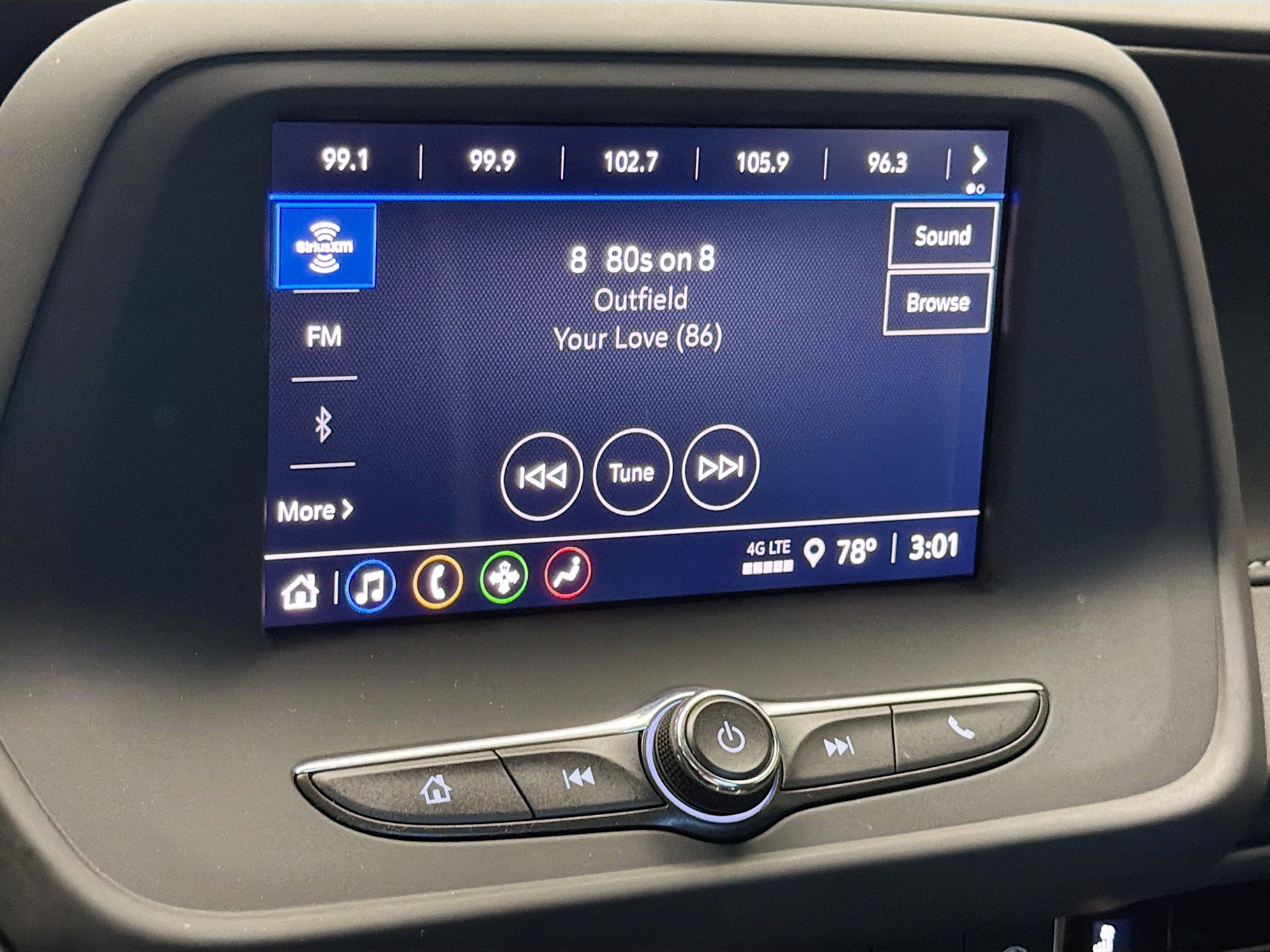 Used 2022 Chevrolet Camaro LT RWD image 9