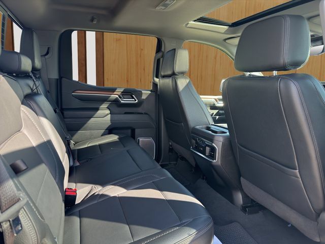 Used 2025 GMC Sierra 1500 Denali w/ Technology Package AWD/4WD image 34