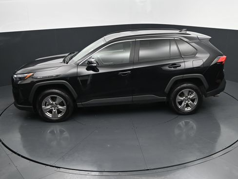Used 2025 Toyota RAV4 XLE FWD image 28
