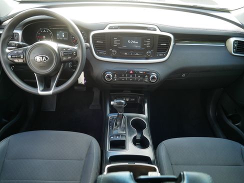 Used 2017 Kia Sorento AWD image 10
