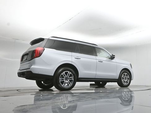 Used 2025 Ford Expedition Active RWD image 50