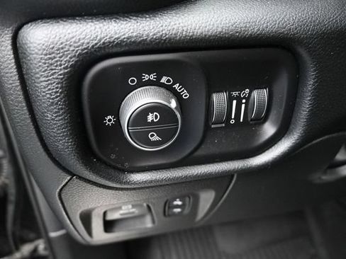 Used 2022 RAM 1500 Laramie AWD/4WD image 17