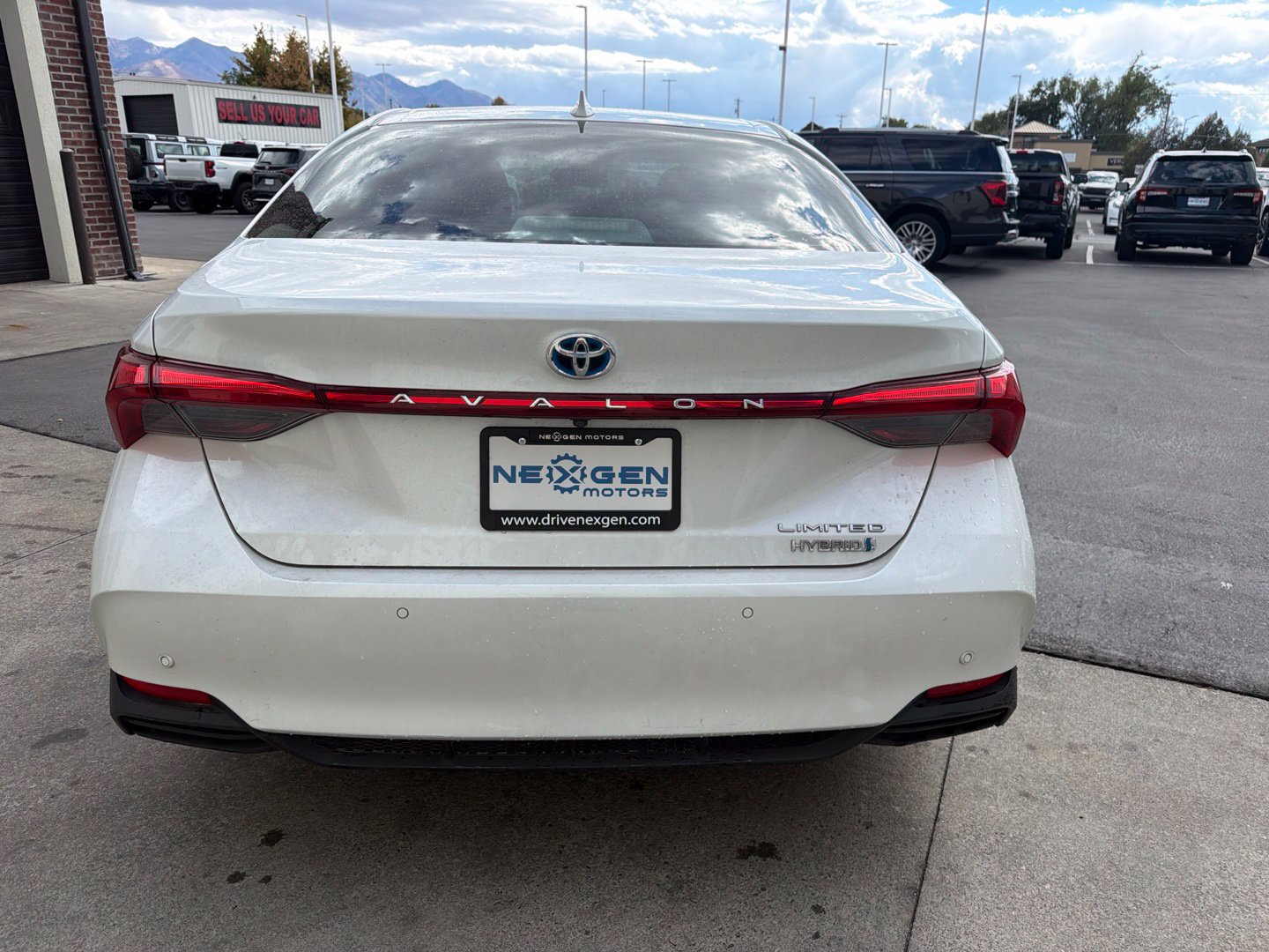 Used 2019 Toyota Avalon Limited w/ Advanced Safety Package FWD image 17