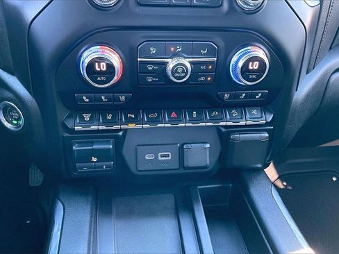 Used 2021 GMC Sierra 2500 AT4 w/ AT4 Premium Plus Package image 11