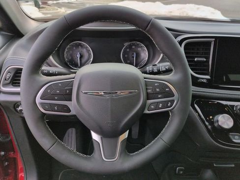New 2026 Chrysler Pacifica Select FWD image 17