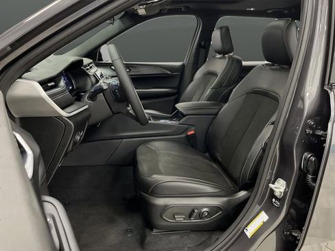 New 2025 Jeep Grand Cherokee L Altitude image 4