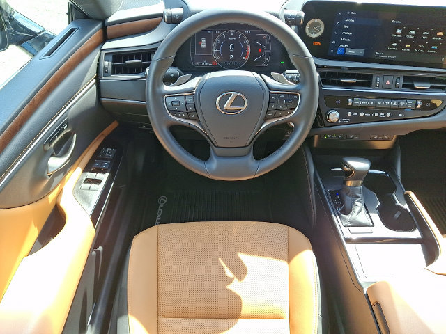 Used 2023 Lexus ES 350 w/ Premium Package FWD image 3
