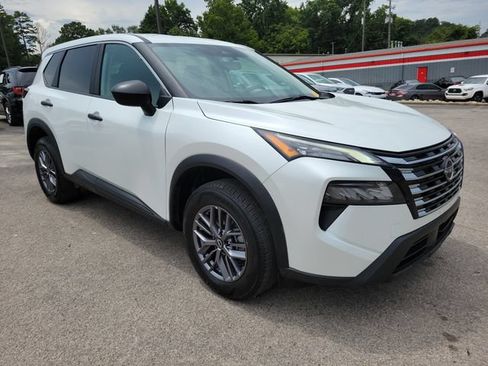 Used 2024 Nissan Rogue S AWD/4WD image 1