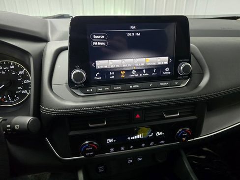 Used 2024 Nissan Rogue SV image 29