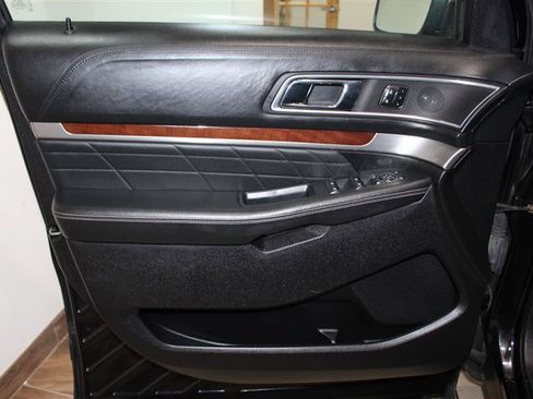 Used 2016 Ford Explorer Platinum AWD/4WD image 36