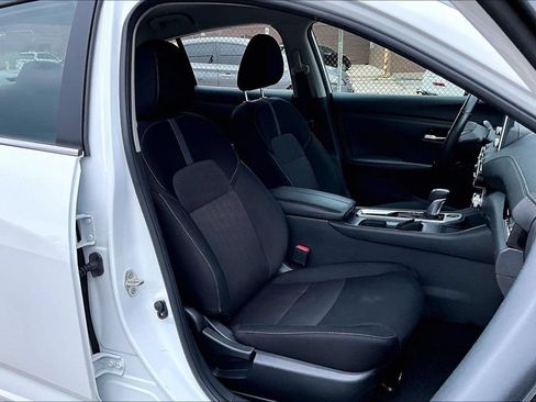 Used 2025 Nissan Sentra SV w/ All-Weather Package FWD image 7
