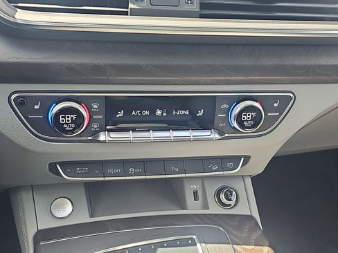 Used 2019 Audi Q5 2.0T Premium Plus AWD/4WD image 24