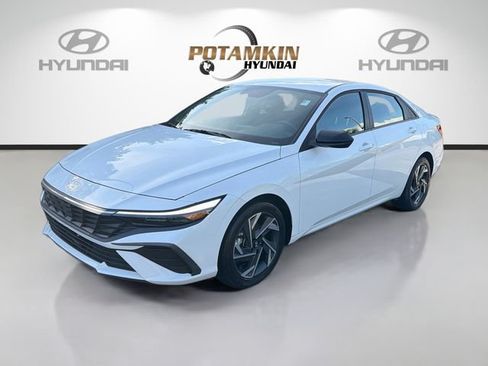 Certified 2025 Hyundai Elantra Sport FWD image 1