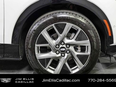 Used 2025 Cadillac Optiq Luxury 2 w/ LPO, Floor Liner Package AWD/4WD image 38